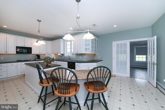 Photo - 440 Hoffman Rd