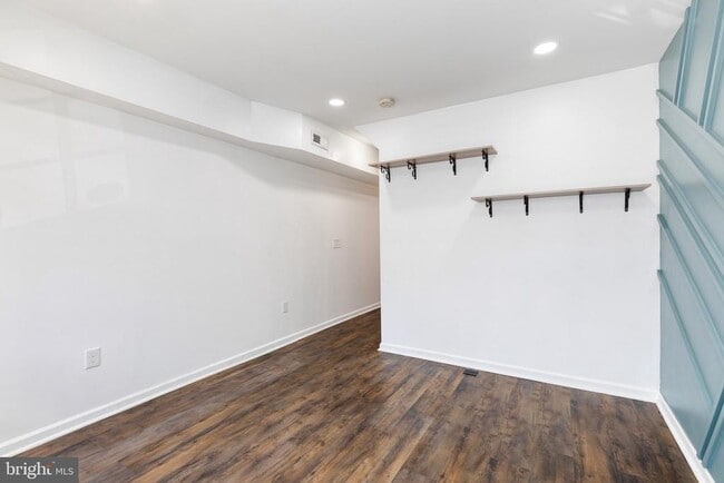 Building Photo - 610 Wyeth St Rental