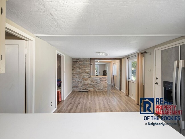 2 Bed, 2 Bath with Yard, Parking & Laundry... - 2 Bed, 2 Bath with Yard, Parking & Laundry... House