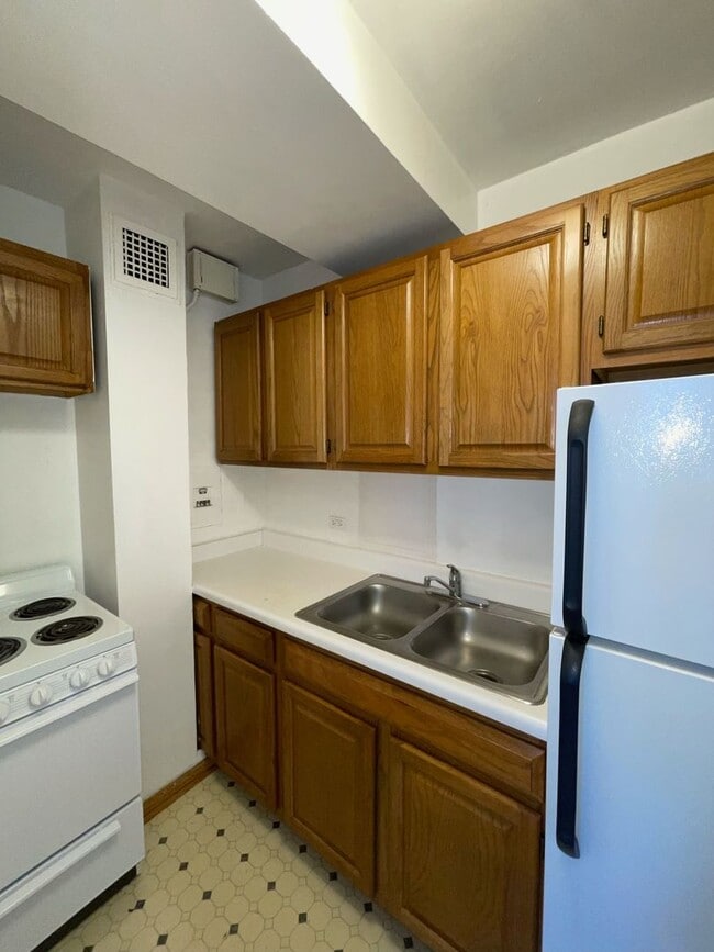 Photo - 4180 N Marine Dr Unit 307