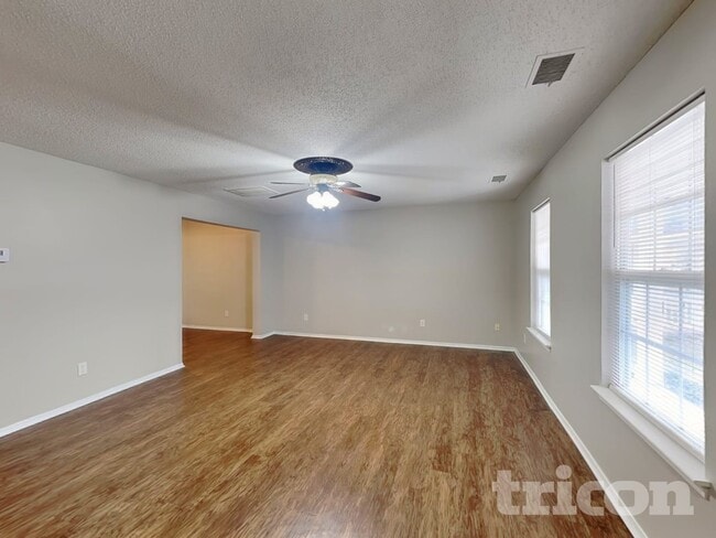 Photo - 3033 Winners Cir SW