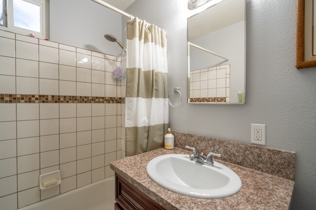 Guest full bath - 2703 Gates Ave