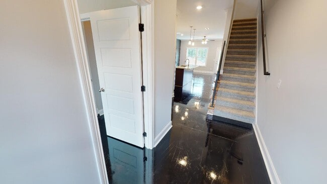 Photo - 157 W Rossview Rd