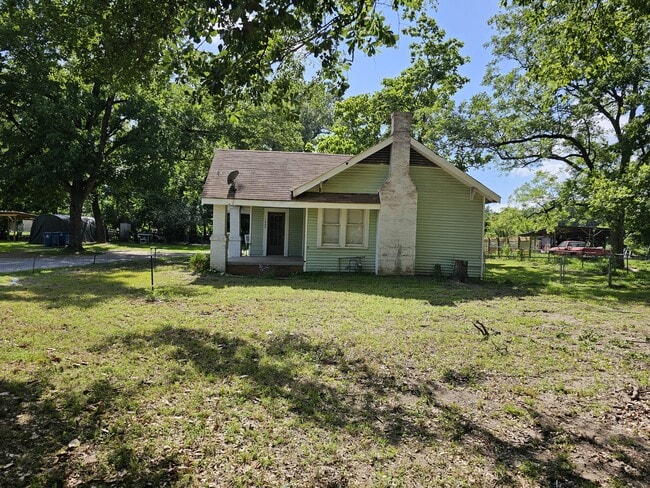 Building Photo - 1505 Quevado St
