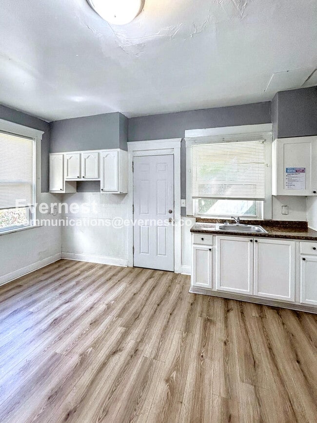 Photo - 2213 E 82nd St