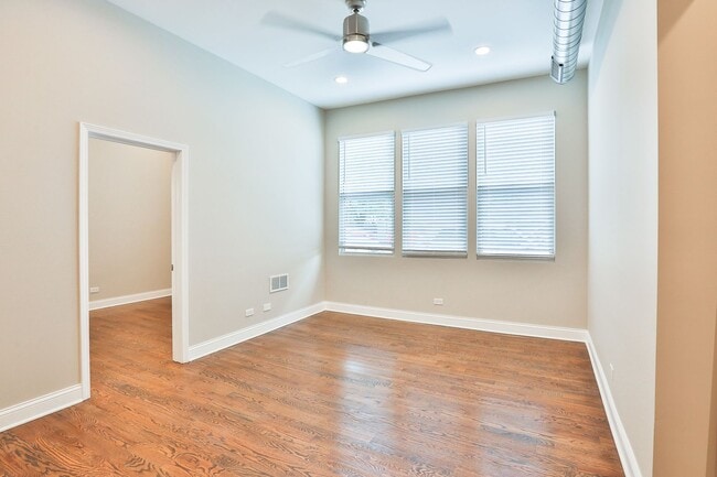 Photo - Gorgeous 1Bed in Logan Square! Condo Quality! In-Unit Laundry! Central Air! Stainless Steel! Unit 1R