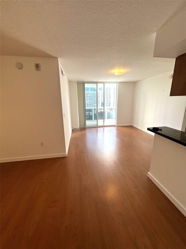 Photo - 601 NE 23rd St Unit 904
