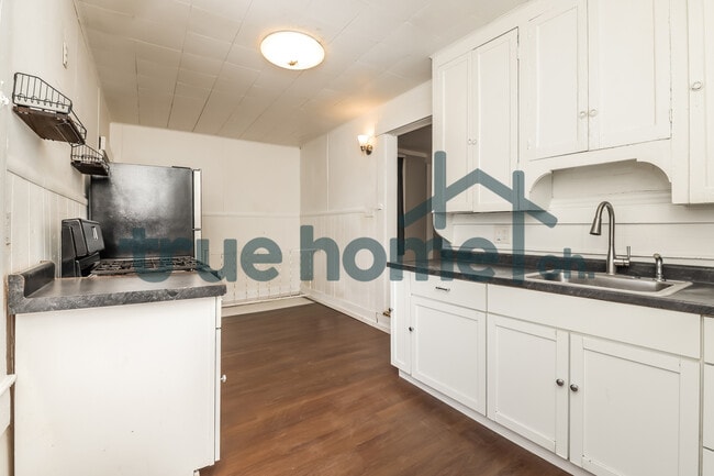 Photo - 121 Glencoe Ave