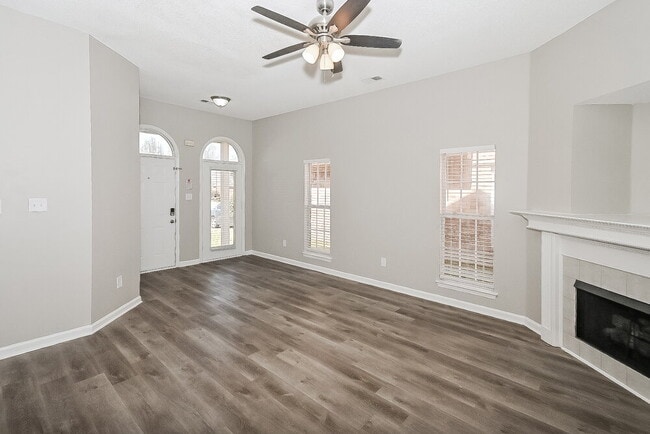 Photo - 5370 Russell Dr