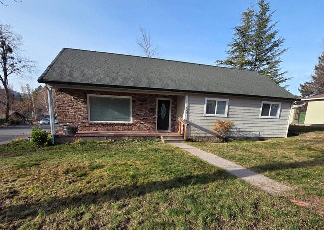 Building Photo - 300 E Lake St