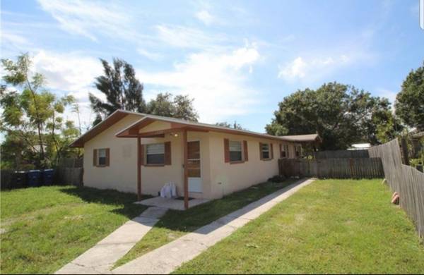 Photo - 1734 Gladys St