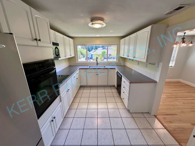 Photo - 15418 SE Meadowlark Ln