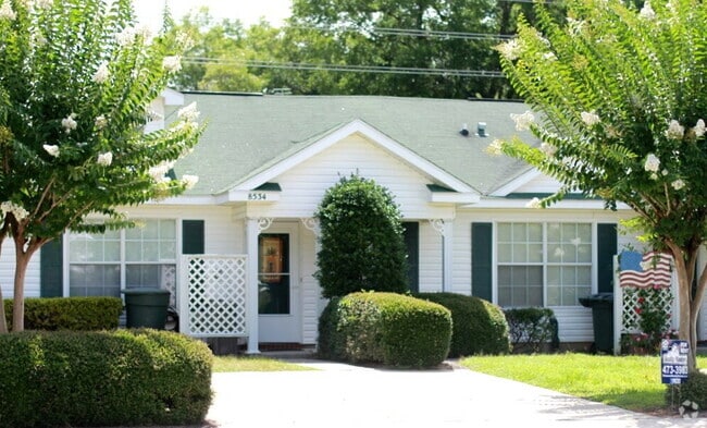 Building Photo - 2BR/1BA with Fenced Yard – Lawn Care Inclu... Rental