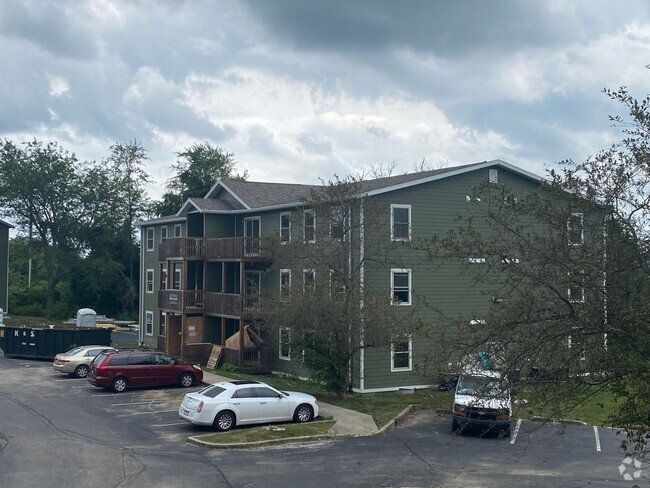 Building Photo - Great home for a student!