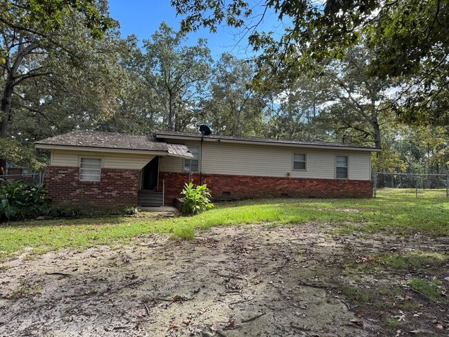 Photo - 2 Bedrooms- 1 Bathroom- House in Centre, AL!