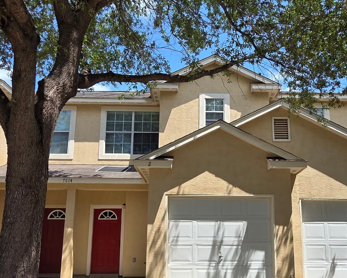 3 Bedroom Townhome near Medical Center - 3 Bedroom Townhome near Medical Center
