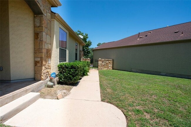 Photo - 210 Rivulet Ln