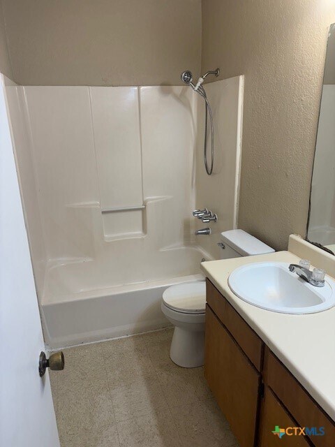 Photo - 104 E Washington Ave Apartment Unit D