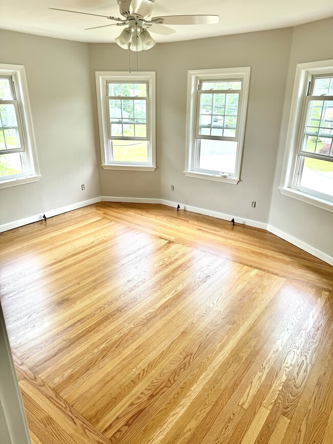 Photo - 53 Pettaconsett Ave