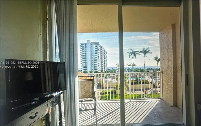 Photo - 3020 NE 32nd Ave Unit 817