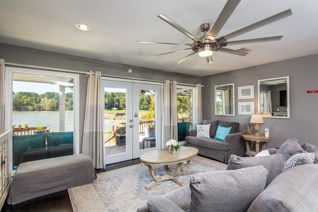 Photo - 150 Edgewater Way