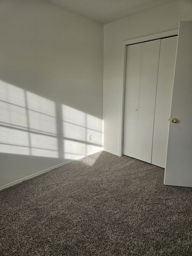 Photo - Welcome to this stunning 3-bedroom, 2.5-bathroom home located in the vibrant city of Nampa, ID.