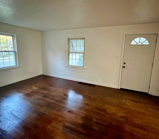 Photo - Three bedroom in Alton