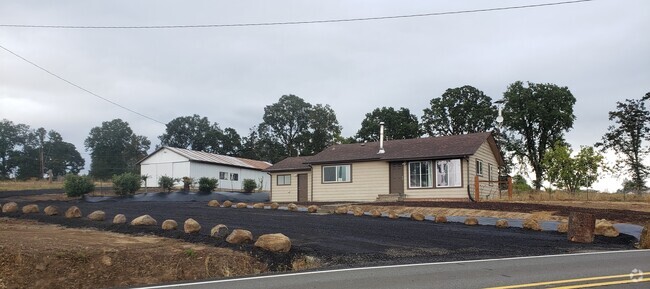 Building Photo - 19609 SW Tile Flat Rd Rental