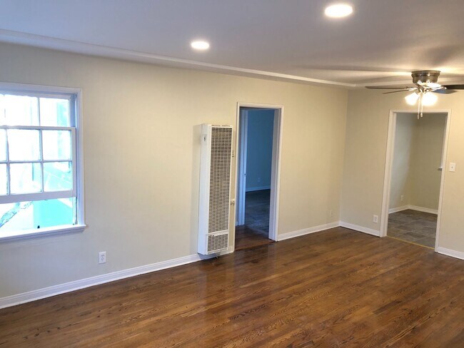 Photo - 1945 Glendon Avenue