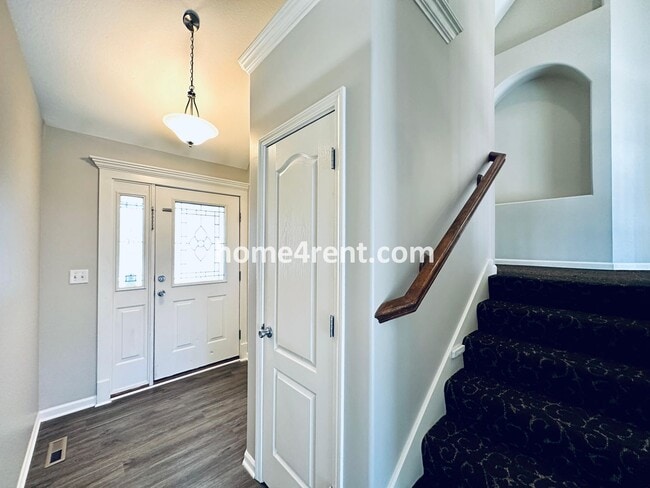 Photo - Spacious Four Bedroom Northland Home with a Finished Basement, 3 car garage and Fenced Yard!