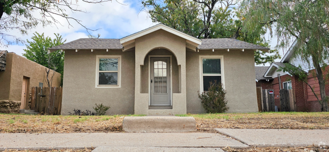 Building Photo - 213 S Ave E Unit A Rental