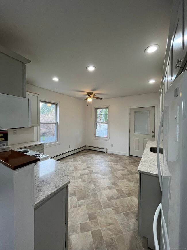 Photo - 120 Maltby St Unidad #1A