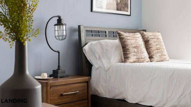 Building Photo - 302 13th St S