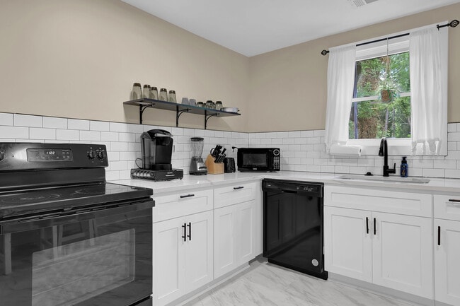 Photo - 1268 Ladd St SW