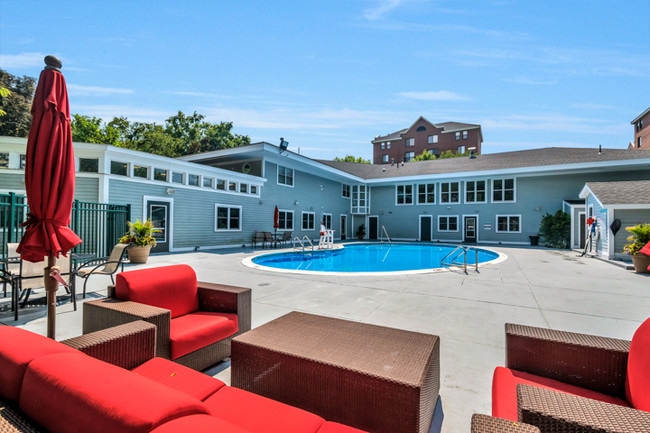 Lounge Pool