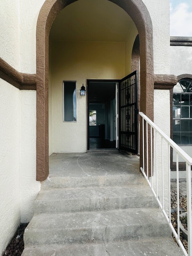 Photo - 704 Espolon Dr