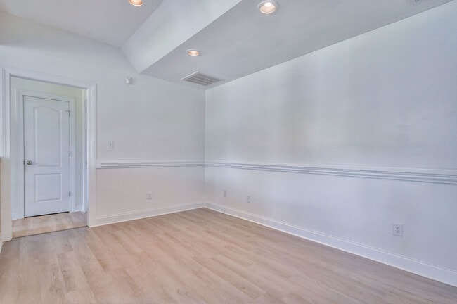 Photo - 202 Weeping Hollow Ct