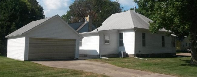 Building Photo - 2048 N D St Rental