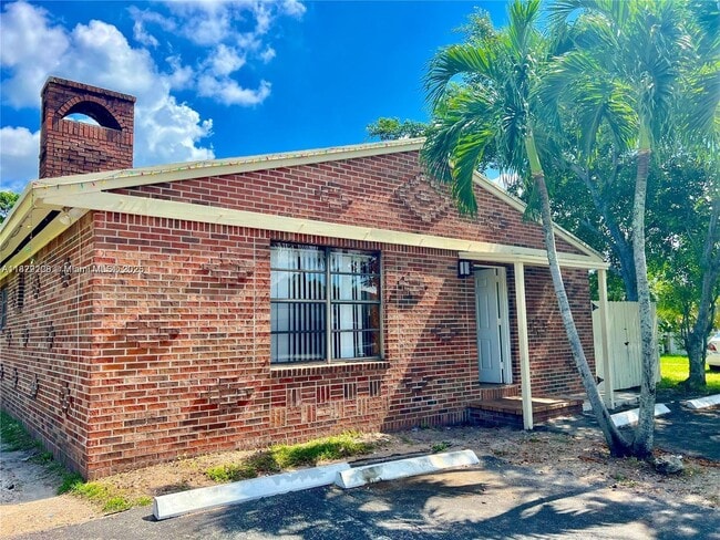 Building Photo - 6137 Pierce St Rental