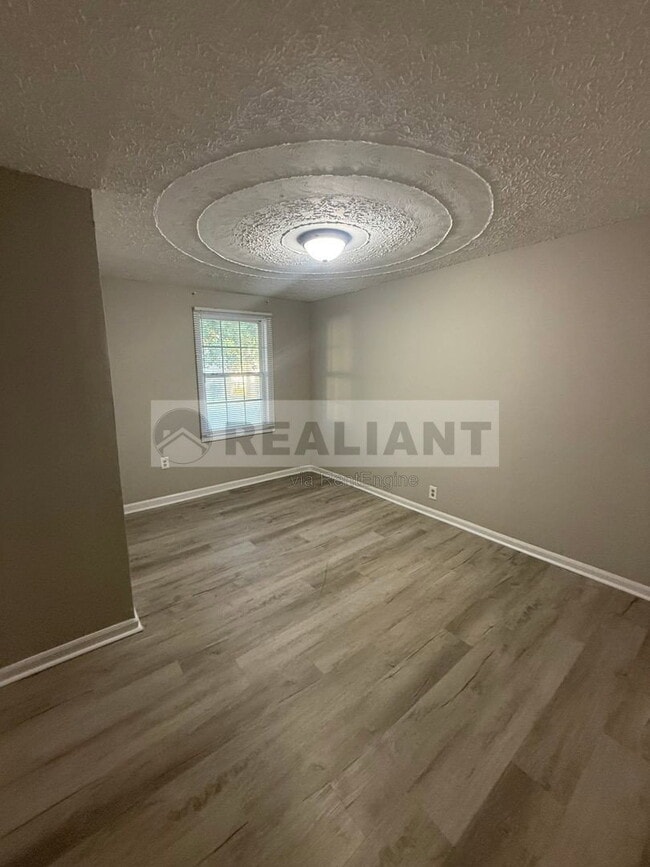 Photo - 100 Meadow Ln
