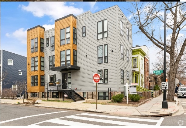 Building Photo - 700 16th St NE Rental