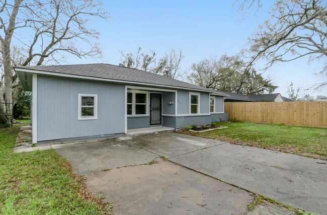 Photo - 5635 Belarbor St