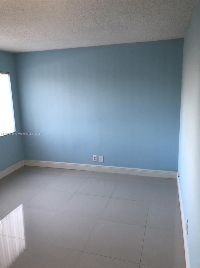 Photo - 151 Lakeview Dr Unit 201
