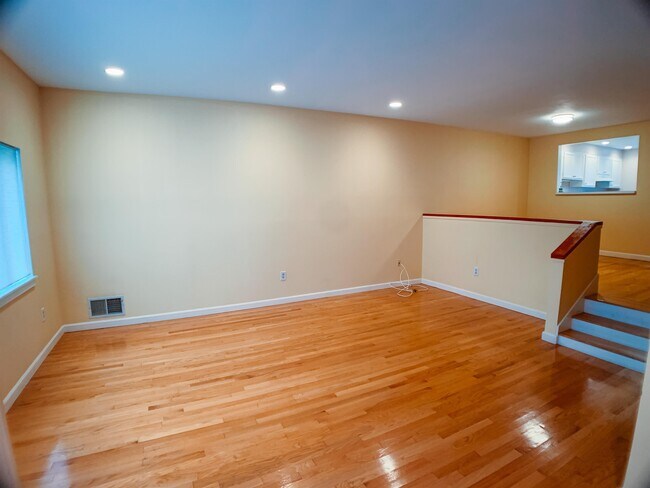 Photo - 214 Perham St