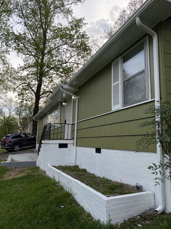 Photo - Updated 4 bed 2 bath minutes to Downtown Chattanooga!