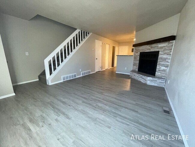 Photo - 1984 Mineola St Unit B