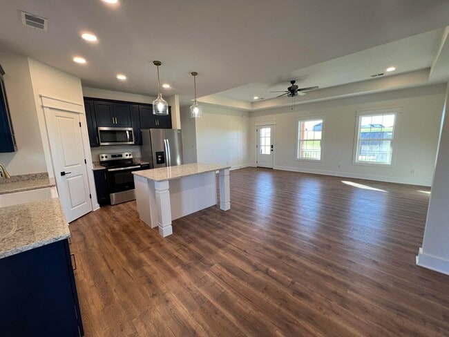 Photo - 308 Wolverine Way