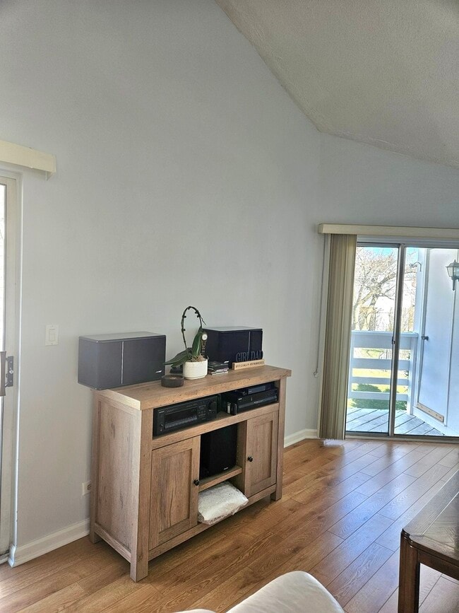 Photo - 1068 Courtland Dr Unit 1068