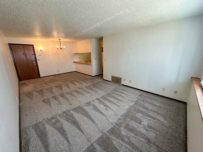 Photo - 4518 Hutchison