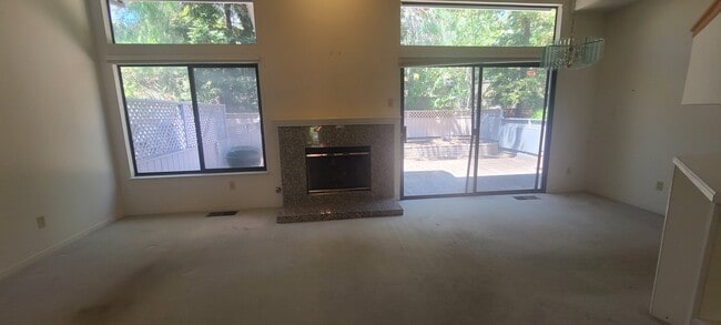 Photo - 211 Kingswood Ct